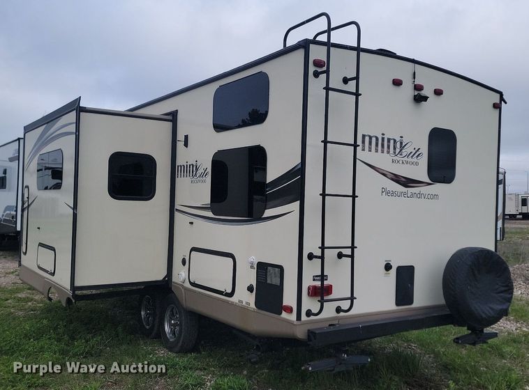 image for item NZ9825 2015 Forest River Rockwood Mini Lite camper