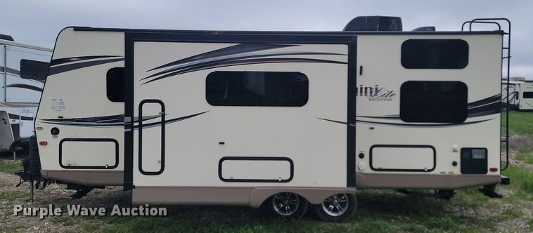 image for item NZ9825 2015 Forest River Rockwood Mini Lite camper
