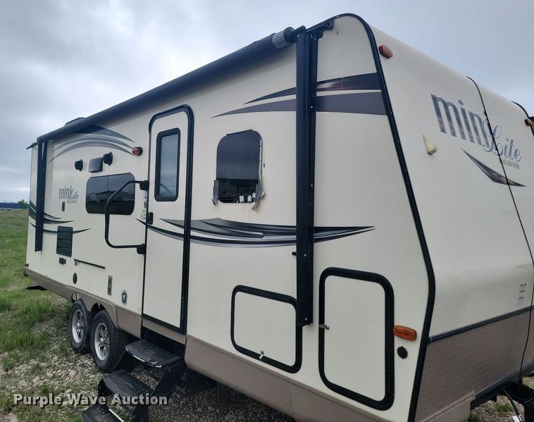 image for item NZ9825 2015 Forest River Rockwood Mini Lite camper