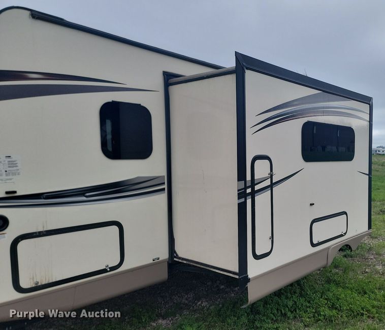 image for item NZ9825 2015 Forest River Rockwood Mini Lite camper