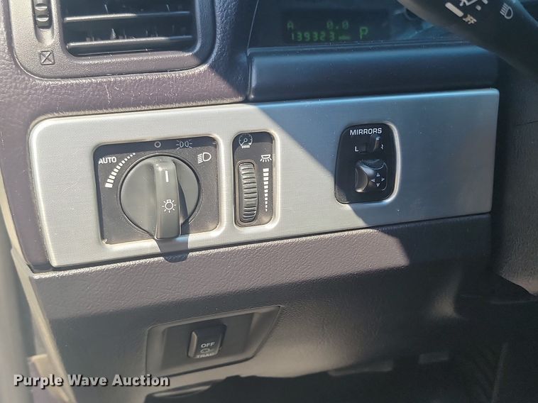 image for item NZ9885 2003 Ford  Thunderbird 