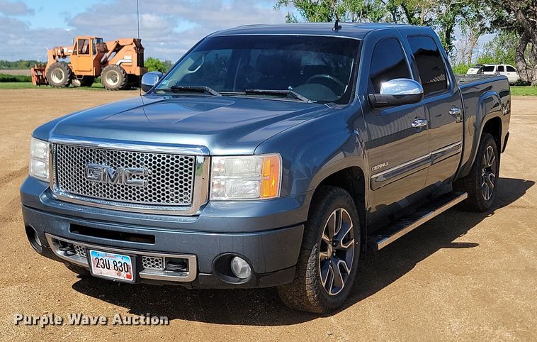 image for item NZ9894 2011 GMC  Sierra 1500 Denali Crew Cab pickup truck