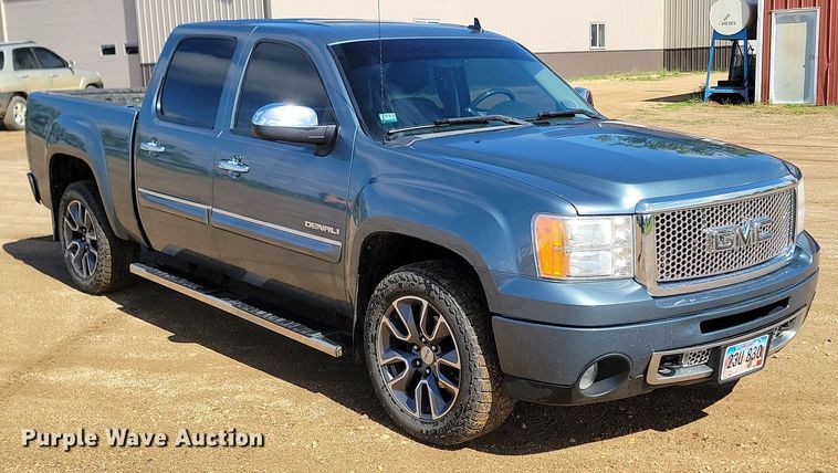 image for item NZ9894 2011 GMC  Sierra 1500 Denali Crew Cab pickup truck