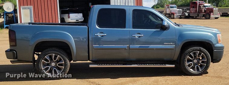 image for item NZ9894 2011 GMC  Sierra 1500 Denali Crew Cab pickup truck