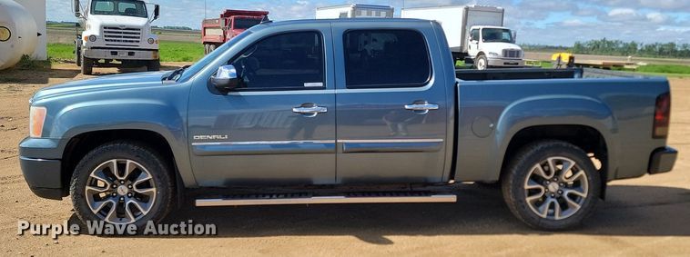image for item NZ9894 2011 GMC  Sierra 1500 Denali Crew Cab pickup truck
