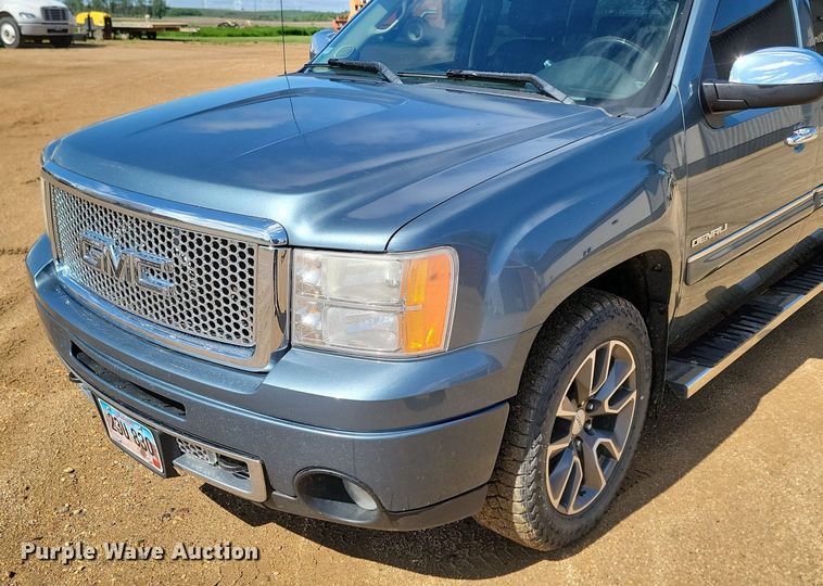 image for item NZ9894 2011 GMC  Sierra 1500 Denali Crew Cab pickup truck