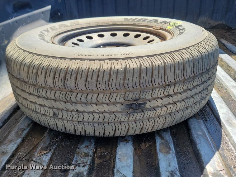 image for item NZ9894 2011 GMC  Sierra 1500 Denali Crew Cab pickup truck