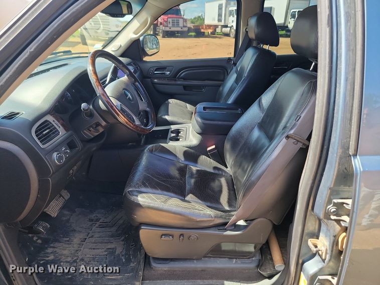 image for item NZ9894 2011 GMC  Sierra 1500 Denali Crew Cab pickup truck