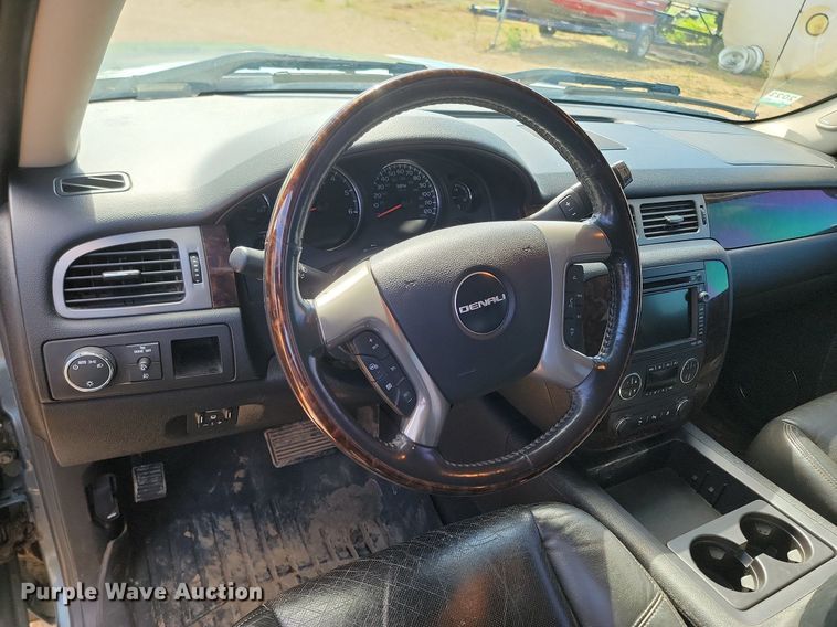 image for item NZ9894 2011 GMC  Sierra 1500 Denali Crew Cab pickup truck