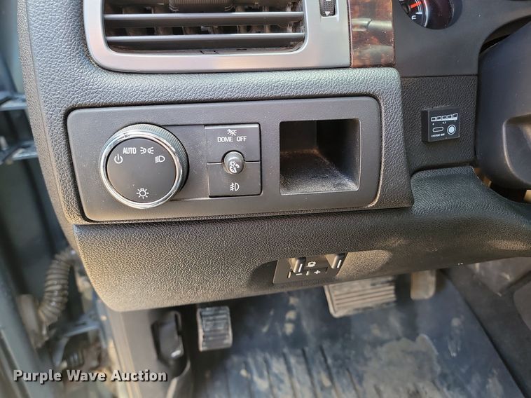 image for item NZ9894 2011 GMC  Sierra 1500 Denali Crew Cab pickup truck