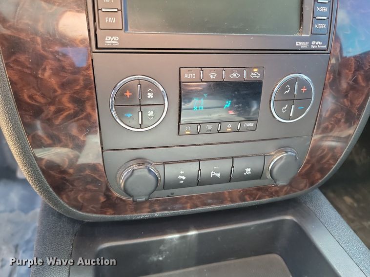 image for item NZ9894 2011 GMC  Sierra 1500 Denali Crew Cab pickup truck