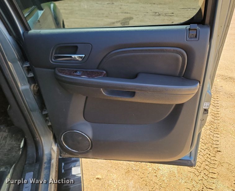 image for item NZ9894 2011 GMC  Sierra 1500 Denali Crew Cab pickup truck