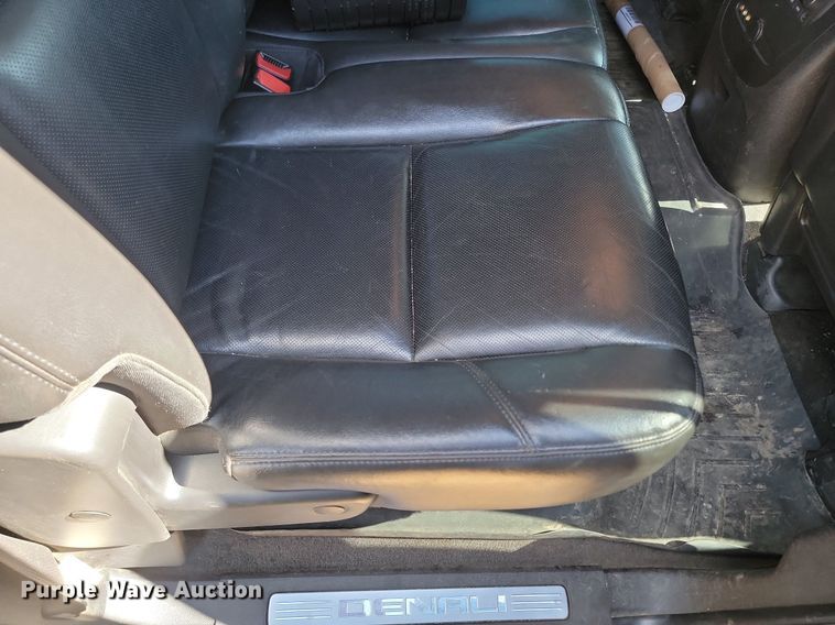 image for item NZ9894 2011 GMC  Sierra 1500 Denali Crew Cab pickup truck