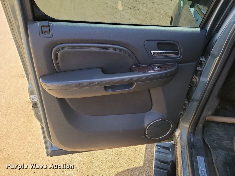 image for item NZ9894 2011 GMC  Sierra 1500 Denali Crew Cab pickup truck