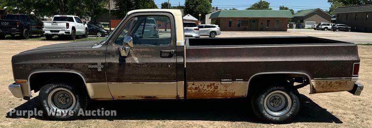 image for item OE9228 1985 Chevrolet  Silverado C10 pickup truck