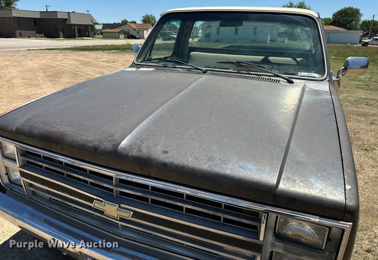 image for item OE9228 1985 Chevrolet  Silverado C10 pickup truck