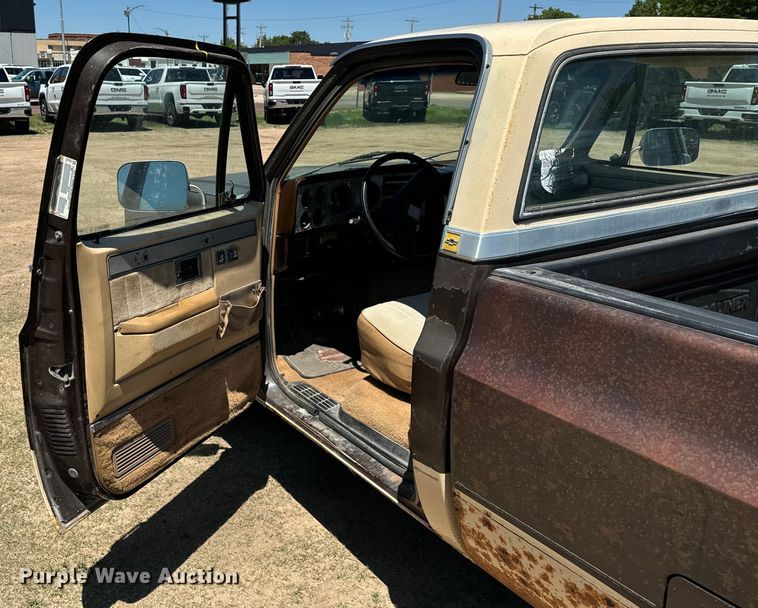 image for item OE9228 1985 Chevrolet  Silverado C10 pickup truck