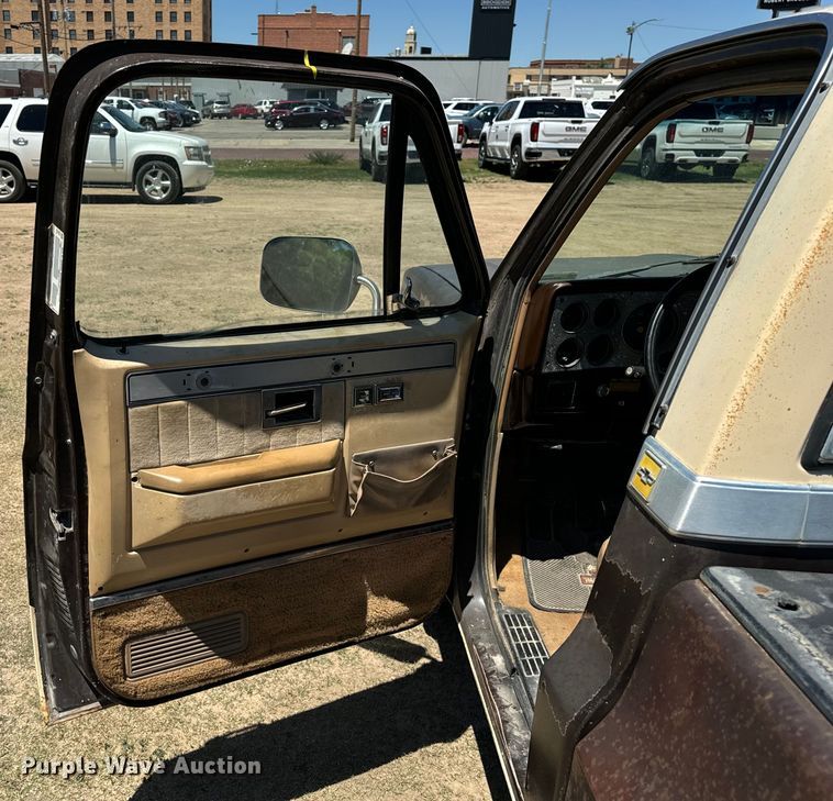 image for item OE9228 1985 Chevrolet  Silverado C10 pickup truck