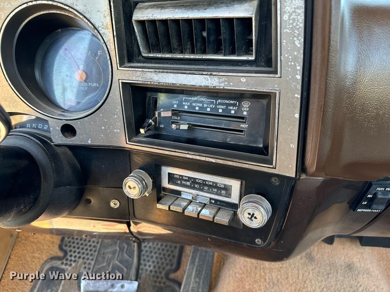 image for item OE9228 1985 Chevrolet  Silverado C10 pickup truck