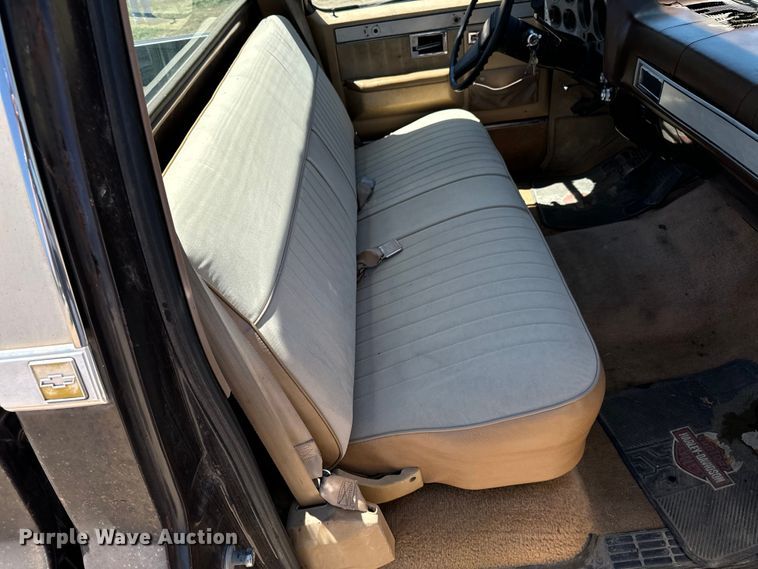 image for item OE9228 1985 Chevrolet  Silverado C10 pickup truck