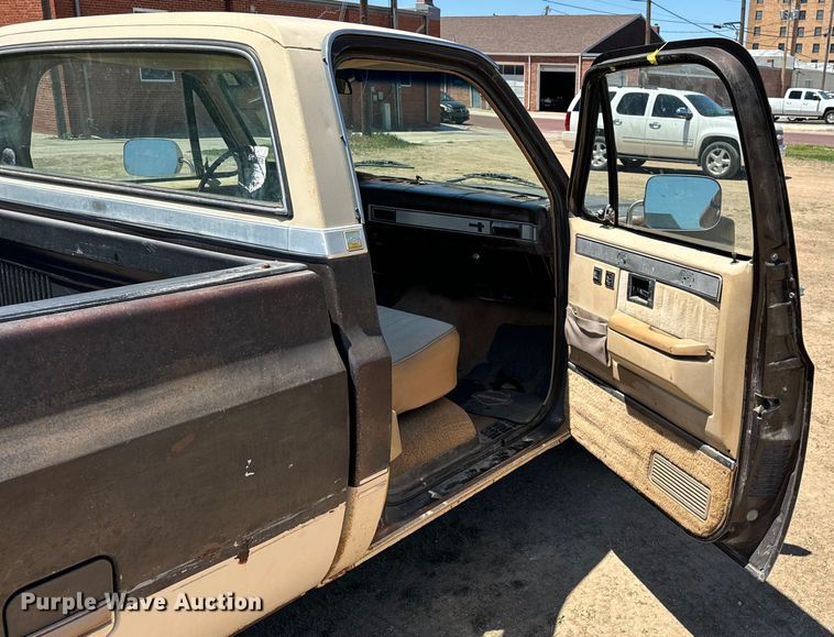 image for item OE9228 1985 Chevrolet  Silverado C10 pickup truck