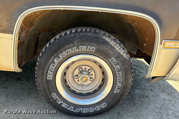 image for item OE9228 1985 Chevrolet  Silverado C10 pickup truck