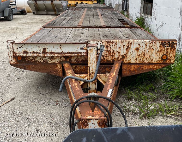 image for item OG9952 2002 Redi Haul  R26210 tilt deck equipment trailer