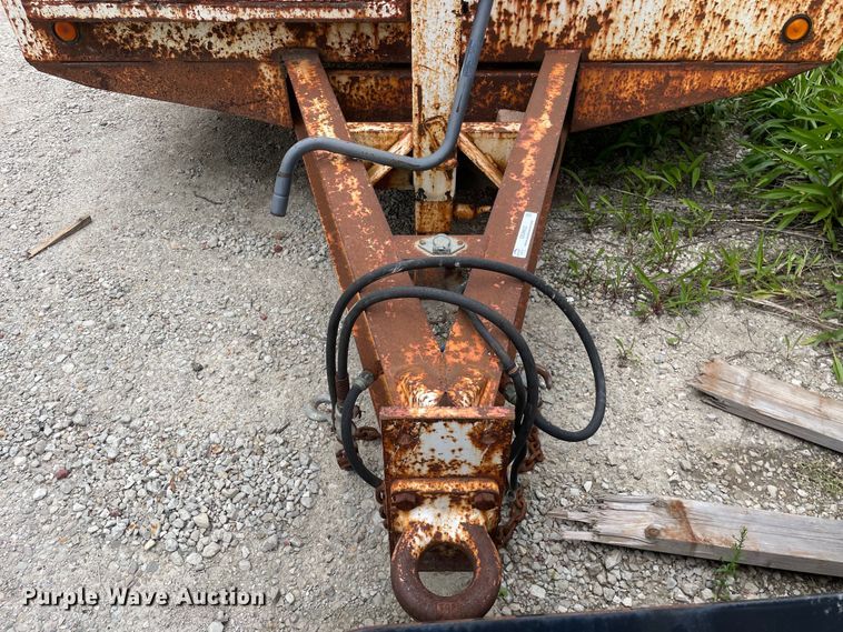 image for item OG9952 2002 Redi Haul  R26210 tilt deck equipment trailer