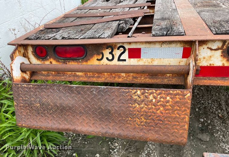 image for item OG9952 2002 Redi Haul  R26210 tilt deck equipment trailer