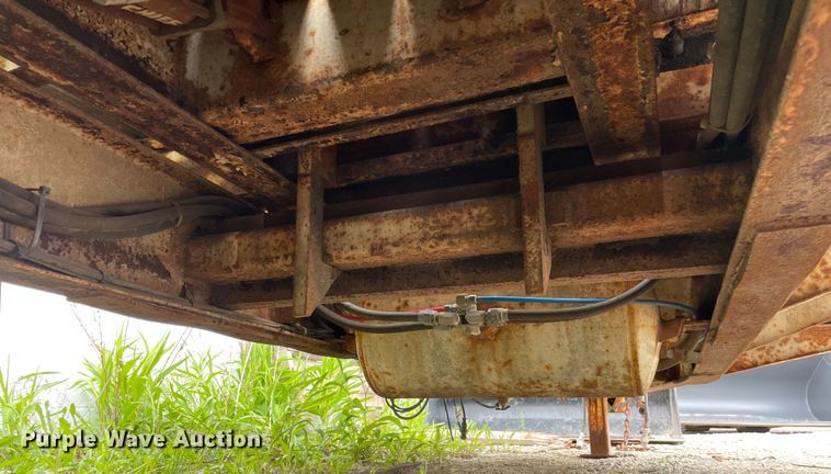 image for item OG9952 2002 Redi Haul  R26210 tilt deck equipment trailer