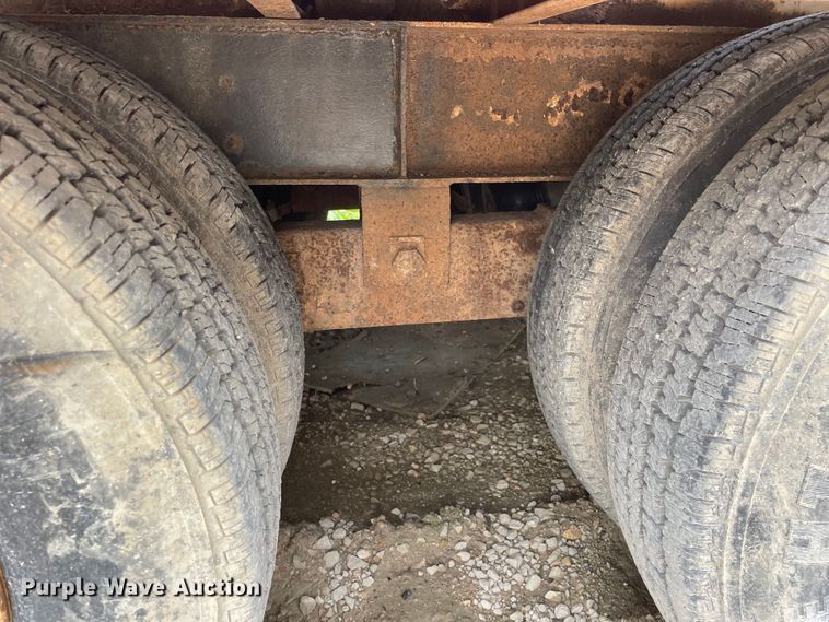 image for item OG9952 2002 Redi Haul  R26210 tilt deck equipment trailer