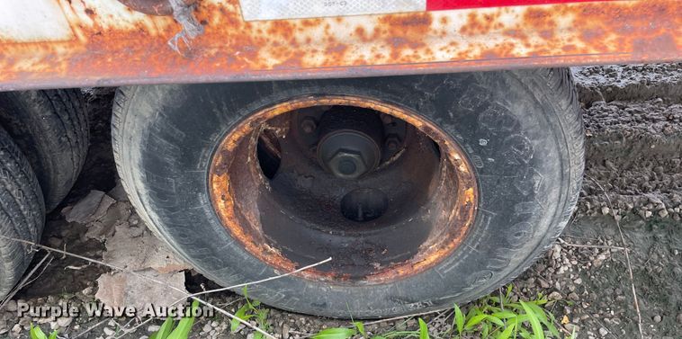 image for item OG9952 2002 Redi Haul  R26210 tilt deck equipment trailer