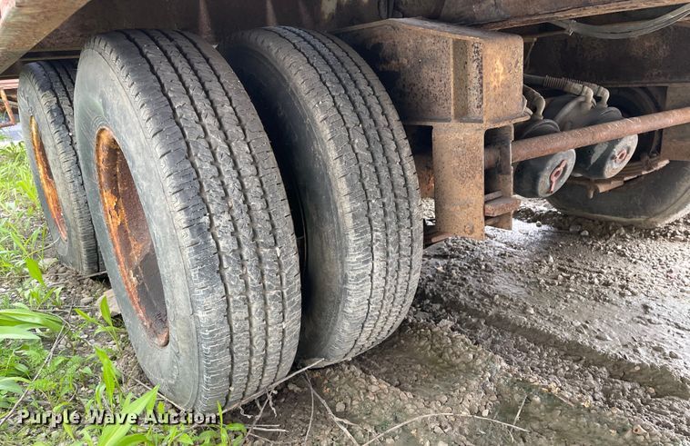 image for item OG9952 2002 Redi Haul  R26210 tilt deck equipment trailer