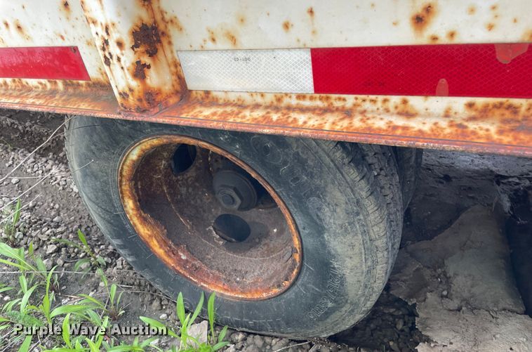 image for item OG9952 2002 Redi Haul  R26210 tilt deck equipment trailer