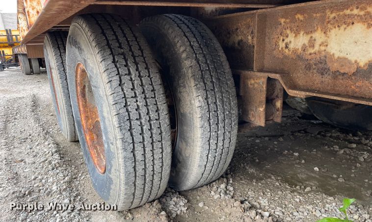 image for item OG9952 2002 Redi Haul  R26210 tilt deck equipment trailer