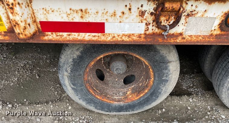 image for item OG9952 2002 Redi Haul  R26210 tilt deck equipment trailer