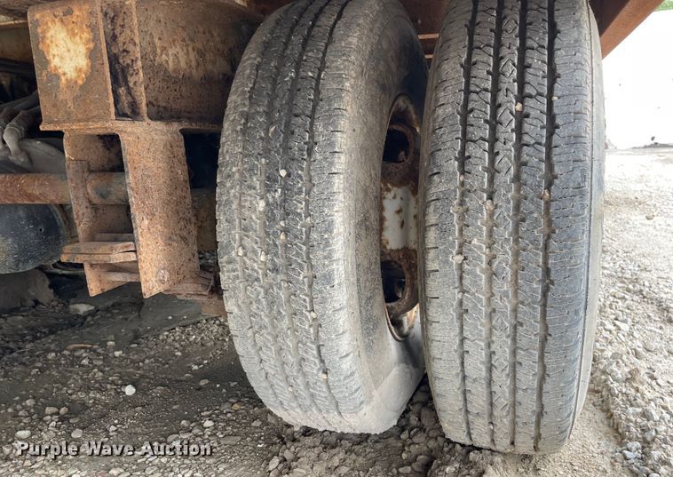 image for item OG9952 2002 Redi Haul  R26210 tilt deck equipment trailer