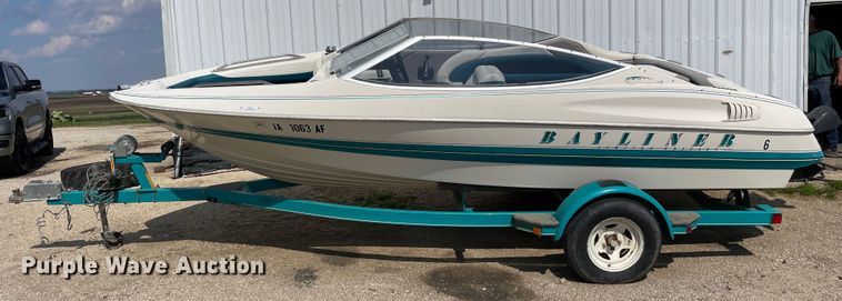 image for item OG9981 1992 Bayliner  Capri boat