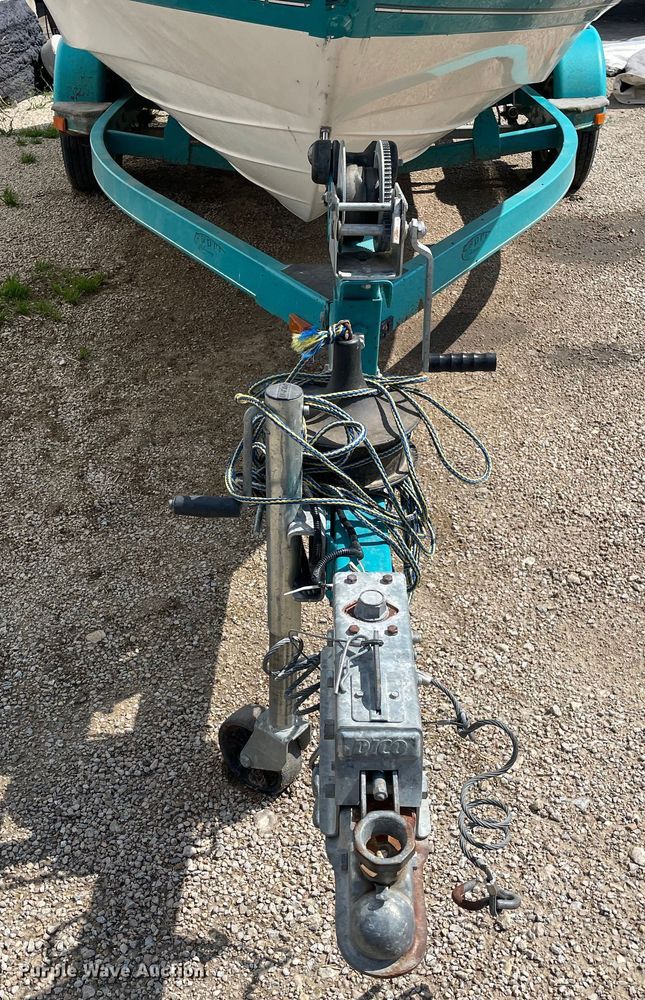 image for item OG9981 1992 Bayliner  Capri boat