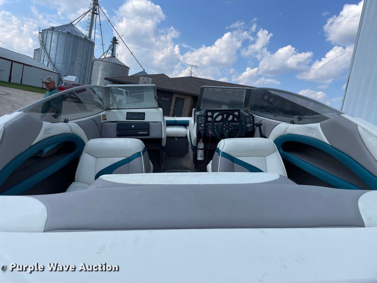 image for item OG9981 1992 Bayliner  Capri boat