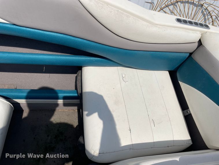 image for item OG9981 1992 Bayliner  Capri boat