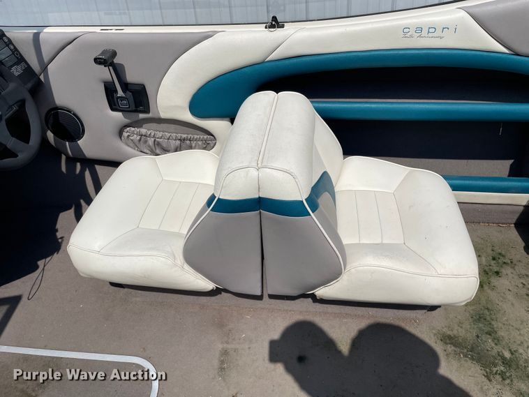 image for item OG9981 1992 Bayliner  Capri boat