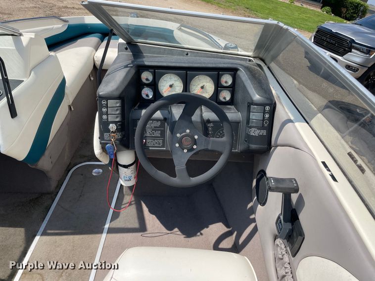 image for item OG9981 1992 Bayliner  Capri boat