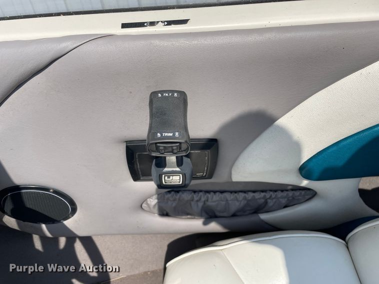 image for item OG9981 1992 Bayliner  Capri boat