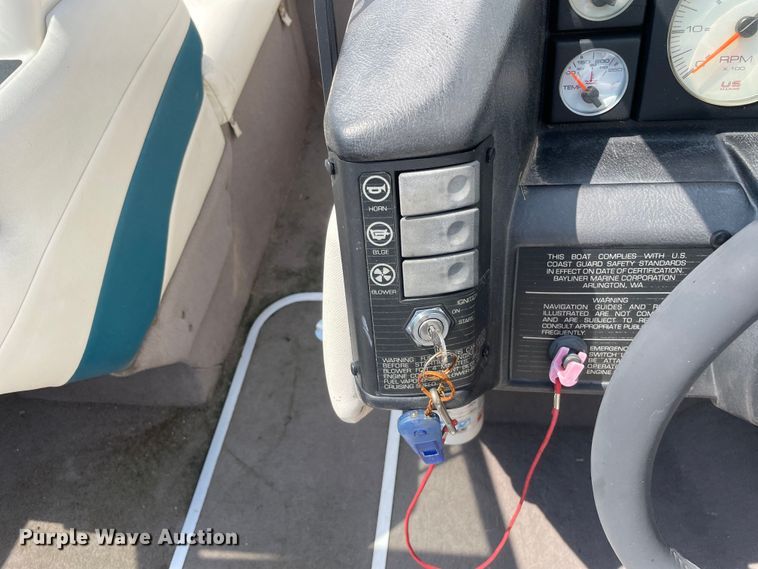 image for item OG9981 1992 Bayliner  Capri boat