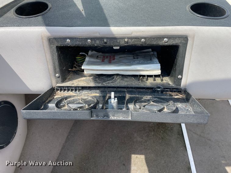 image for item OG9981 1992 Bayliner  Capri boat