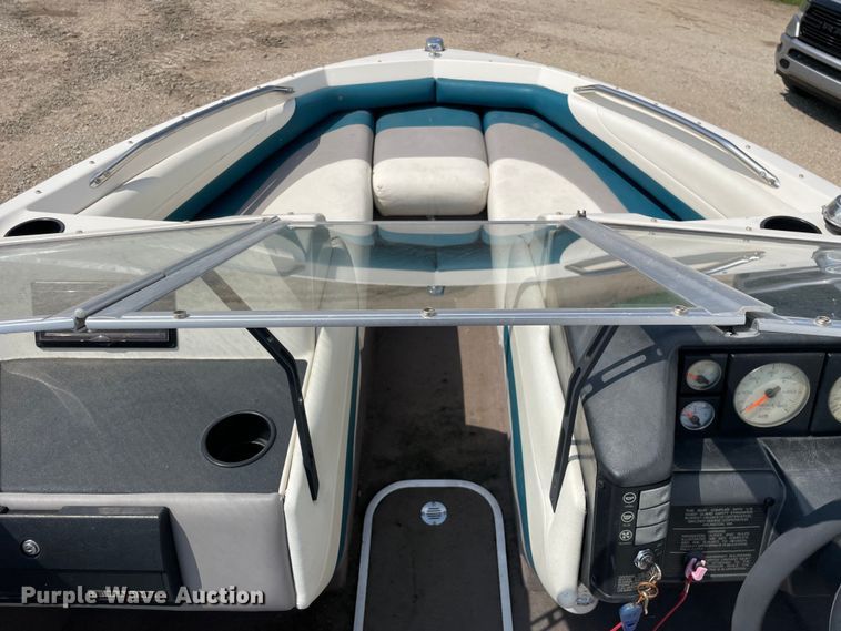 image for item OG9981 1992 Bayliner  Capri boat