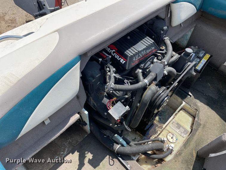 image for item OG9981 1992 Bayliner  Capri boat