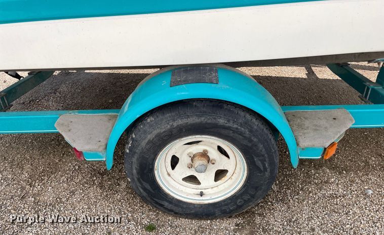 image for item OG9981 1992 Bayliner  Capri boat