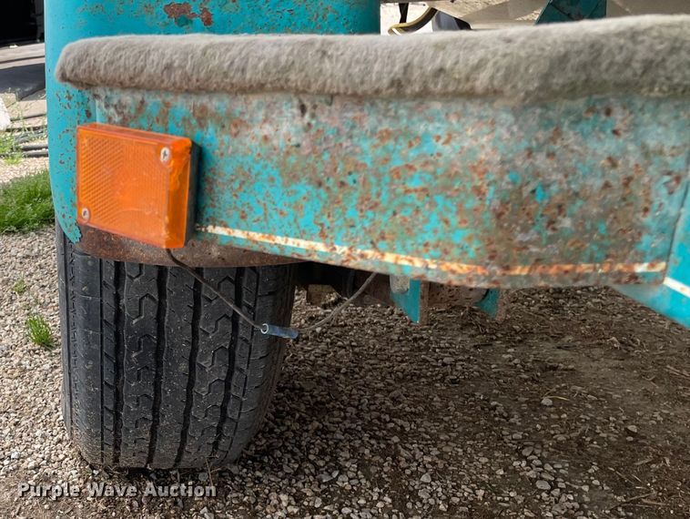 image for item OG9981 1992 Bayliner  Capri boat